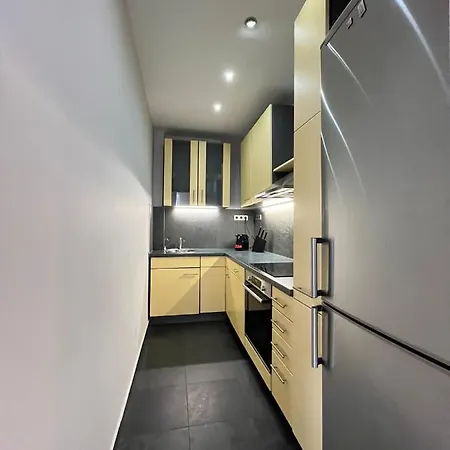 アパート Madach Square